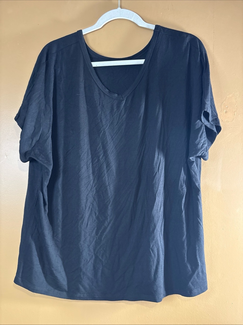 HC1029. IMAN Black V-Neck Top Short Sleeve